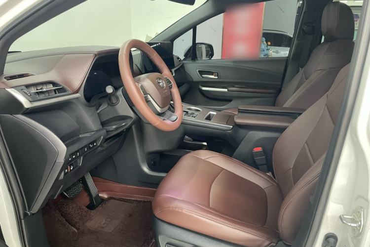 Used Toyota Granvia 2024 2.5L Hybrid Prestige PLUS Four-Wheel Drive Version Interior 4