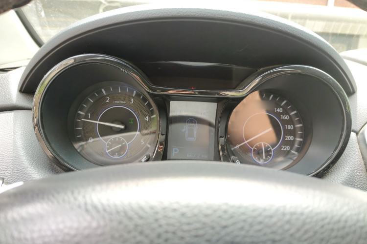 Used JMC Yusheng S350 2013 2.4T Automatic 4x4 Diesel Luxury 5-Seater Instrument Cluster