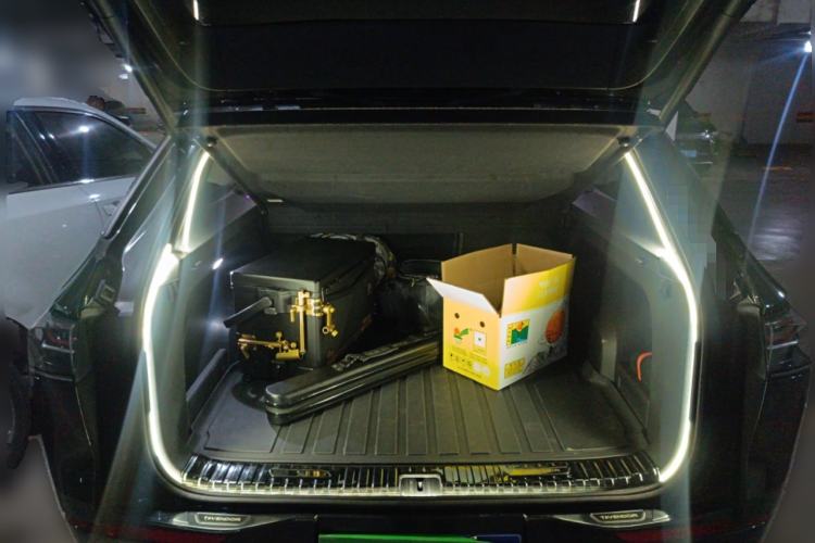 Used Volkswagen Tavendor 2023 380TSI Four-Wheel Drive R-Line First Edition Trunk