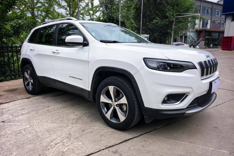 Used Jeep Cherokee 2019 2.0T Four-Wheel Drive Explorer Edition + Autonomous Driving Smart Package China VI