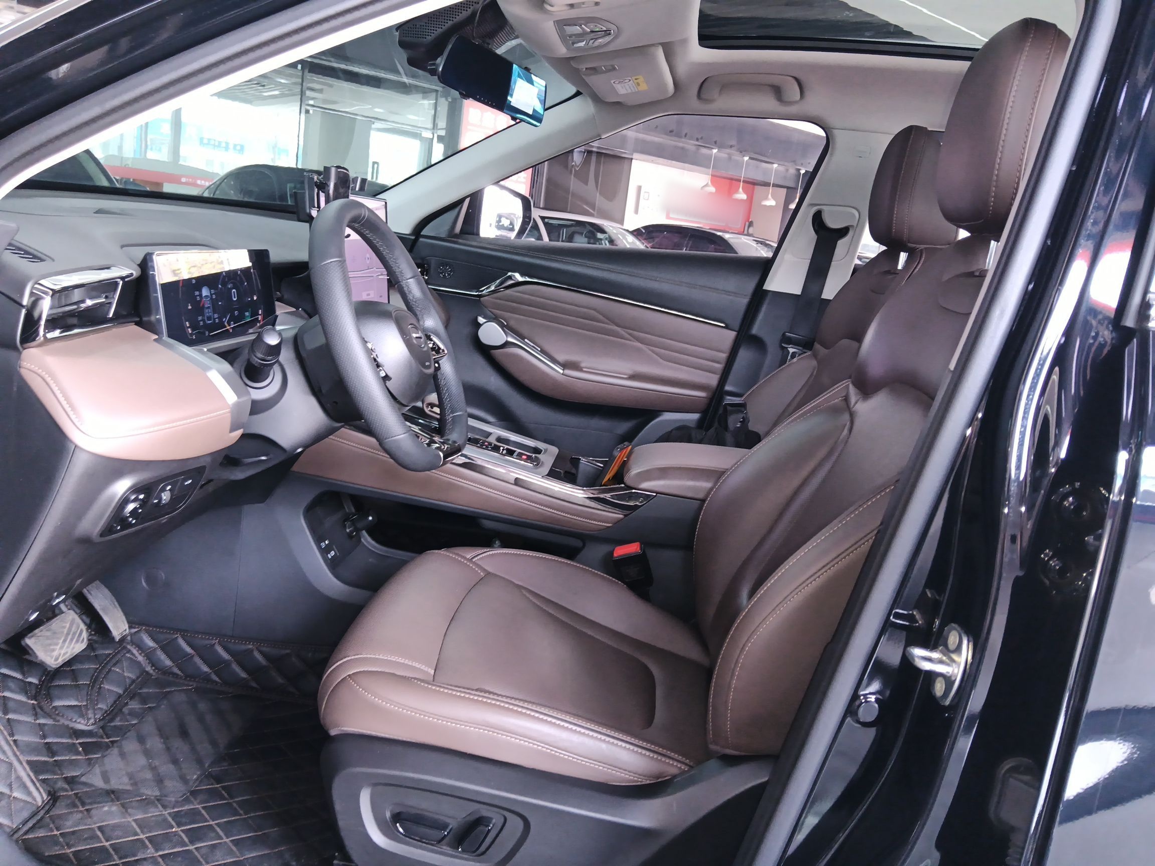 المقاعد الأمامية داخل السيارة