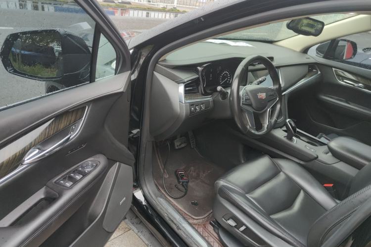 Used Cadillac XT5 2018 25T Luxury Model Driver Seat