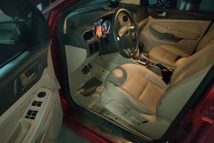 Used Ford Focus 2013 Hatchback Classic 1.8L Automatic Fashion Edition Driver Seat