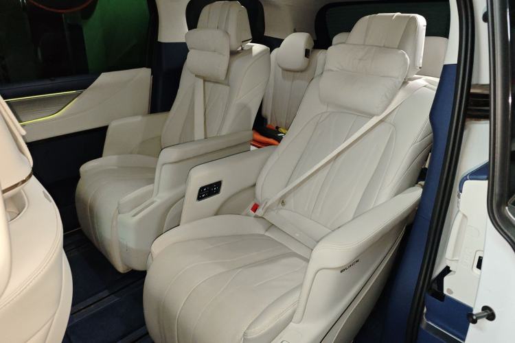 Used Buick GL8 New Energy 2024 Lu Zun Luxury Edition 7-Seater Left Rear Seat