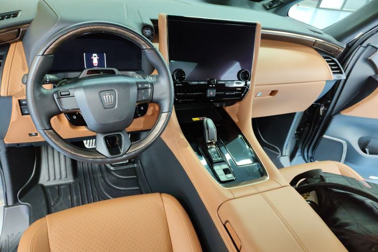 Used Toyota Vellfire 2024 Crown Dual-Engine 2.5L Supreme Executive Edition Center Console