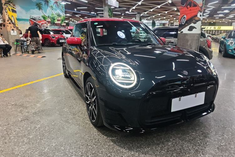 Used MINI Electric COOPER 2024 452km COOPER SE Racing Driver Front Right 45 Deg