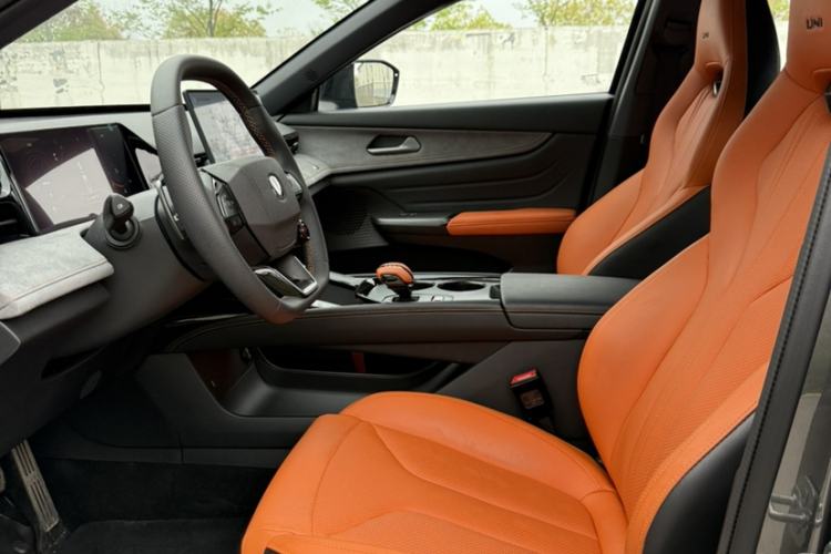 Used CHANGAN UNI-V 2025 Model Third-Generation 2.0T Dynamic Edition Interior 6