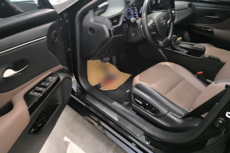 Used Lexus ES 2021 300h Deluxe Edition