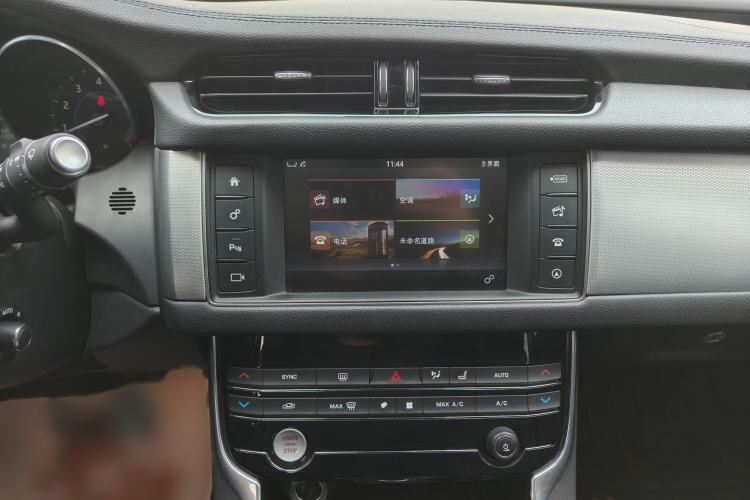 Used Jaguar XF 2016 XF 2.0T Two-Wheel-Drive Luxury Edition
