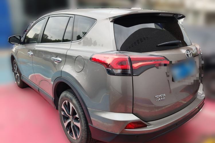 Used Toyota RAV4 2016 2.0L CVT Two-Wheel Drive Fashion Edition China V Standard
