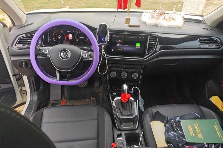 Used Volkswagen T-ROC 2021 280TSI DSG Two-Wheel Drive Comfort Connect Edition Center Console