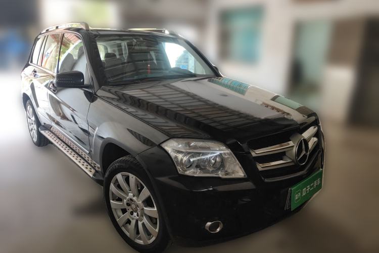 Used Mercedes-Benz GLK-Class 2011 GLK 300 4MATIC Fashion Model Front Right 45 Deg