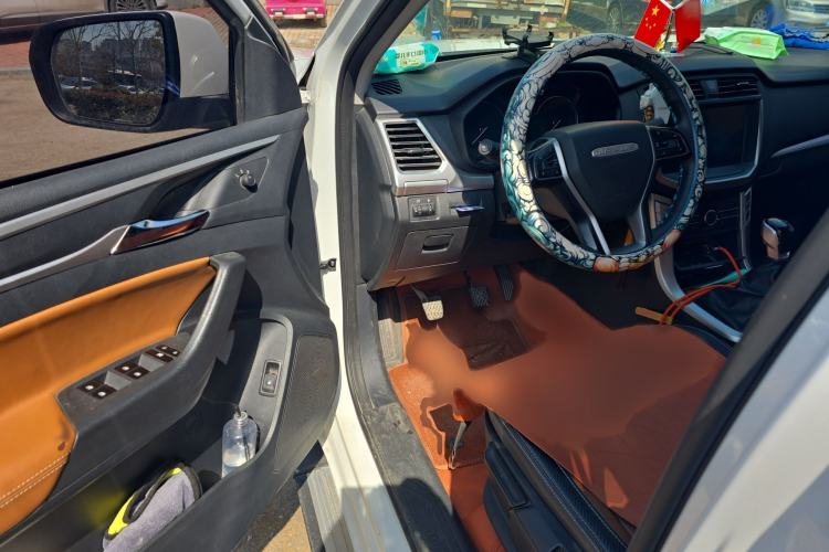 Used SAIC MAXUS T70 2021 2.0T Diesel Manual 4x4 Elite Edition with Long Bed and High Ground Clearance
