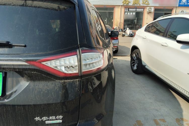 Used Ford Edge 2016 EcoBoost 245 Two-Wheel-Drive Titanium 7-Seater Right Rear Taillight