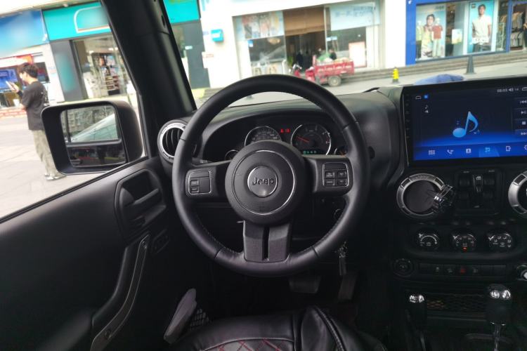 Used Jeep Wrangler 2015 2.8TD Sahara Four-Door Comfort Edition Steering Wheel