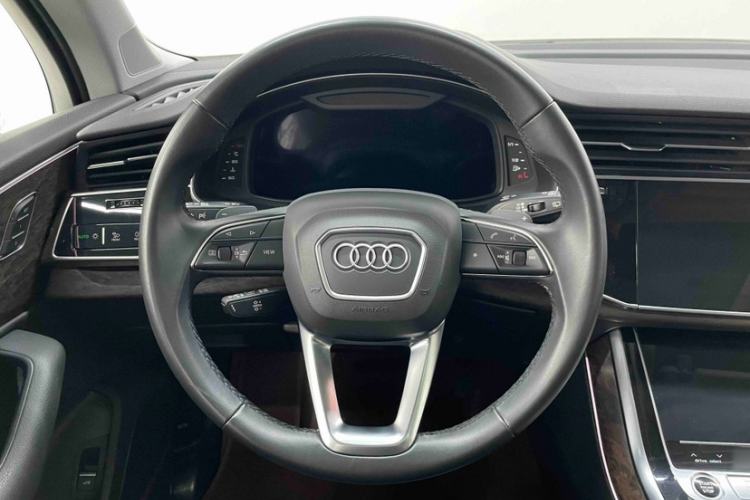 Used Audi Q7 2022 55 TFSI quattro S line Sport model
