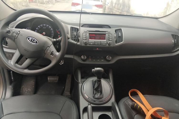 Used Kia Sportage R 2012 2.0L Automatic Two-Wheel Drive GL Trim Center Console