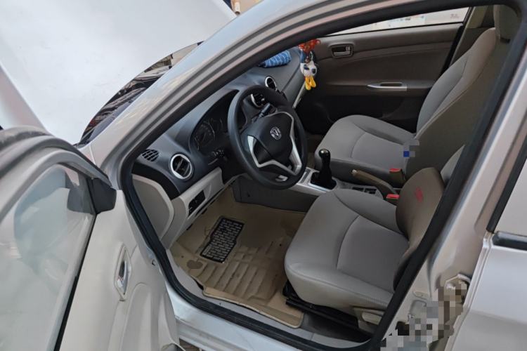 Used CHANGAN Alsvin V3 2012 1.3L Manual Luxury Version China IV Standard
