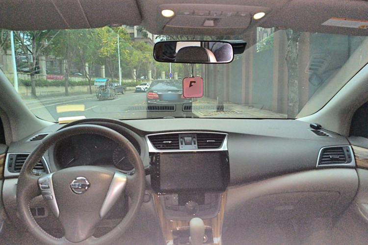 Used Nissan Sylphy 2014 1.6XV CVT Deluxe Edition Center Console