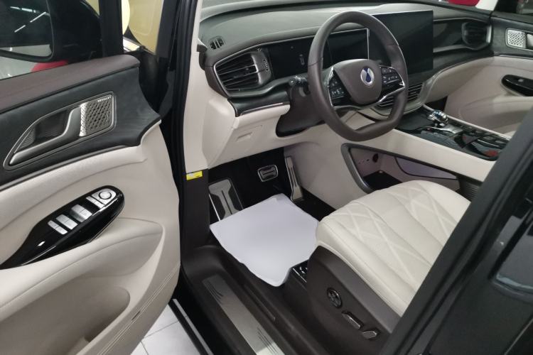 Used Denza D9 2025 DM-i Smart Drive 1020 Four-Wheel Drive Deluxe Model Driver Seat