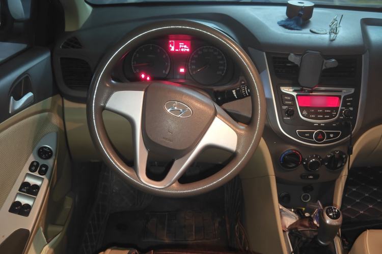 Used Hyundai Verna (older generation) 2010 Sedan 1.4L Manual Comfort GS
