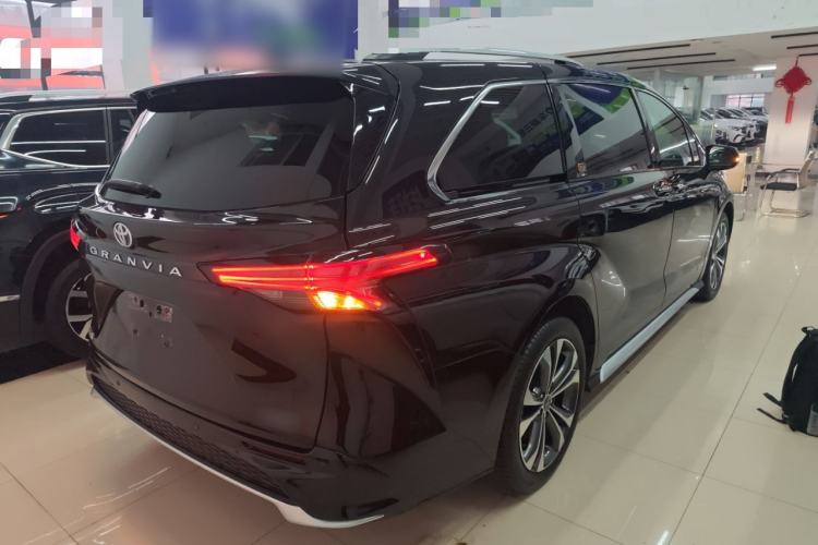 Used Toyota Granvia 2023 2.5L Hybrid Prestige VIP Edition
