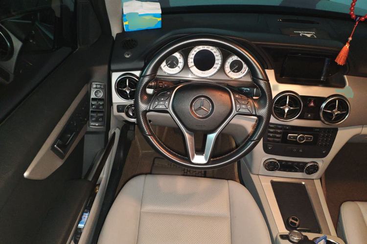 Used Mercedes-Benz GLK-Class 2013 GLK 300 4MATIC Dynamic Sunroof Model