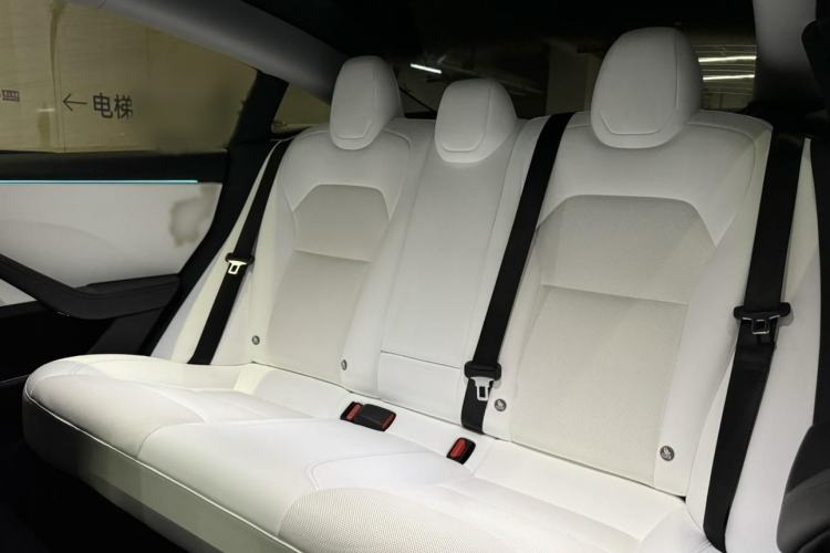 Used Tesla Model 3 2023 Long-Range All-Wheel-Drive Version Interior 8