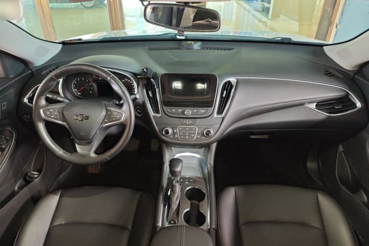 Used Chevrolet Malibu XL 2022 535T Automatic Sport Edition Center Console