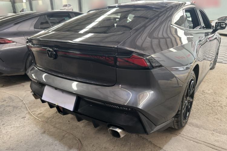 Used CHANGAN UNI-V 2022 1.5T Prestige Version Exterior 5