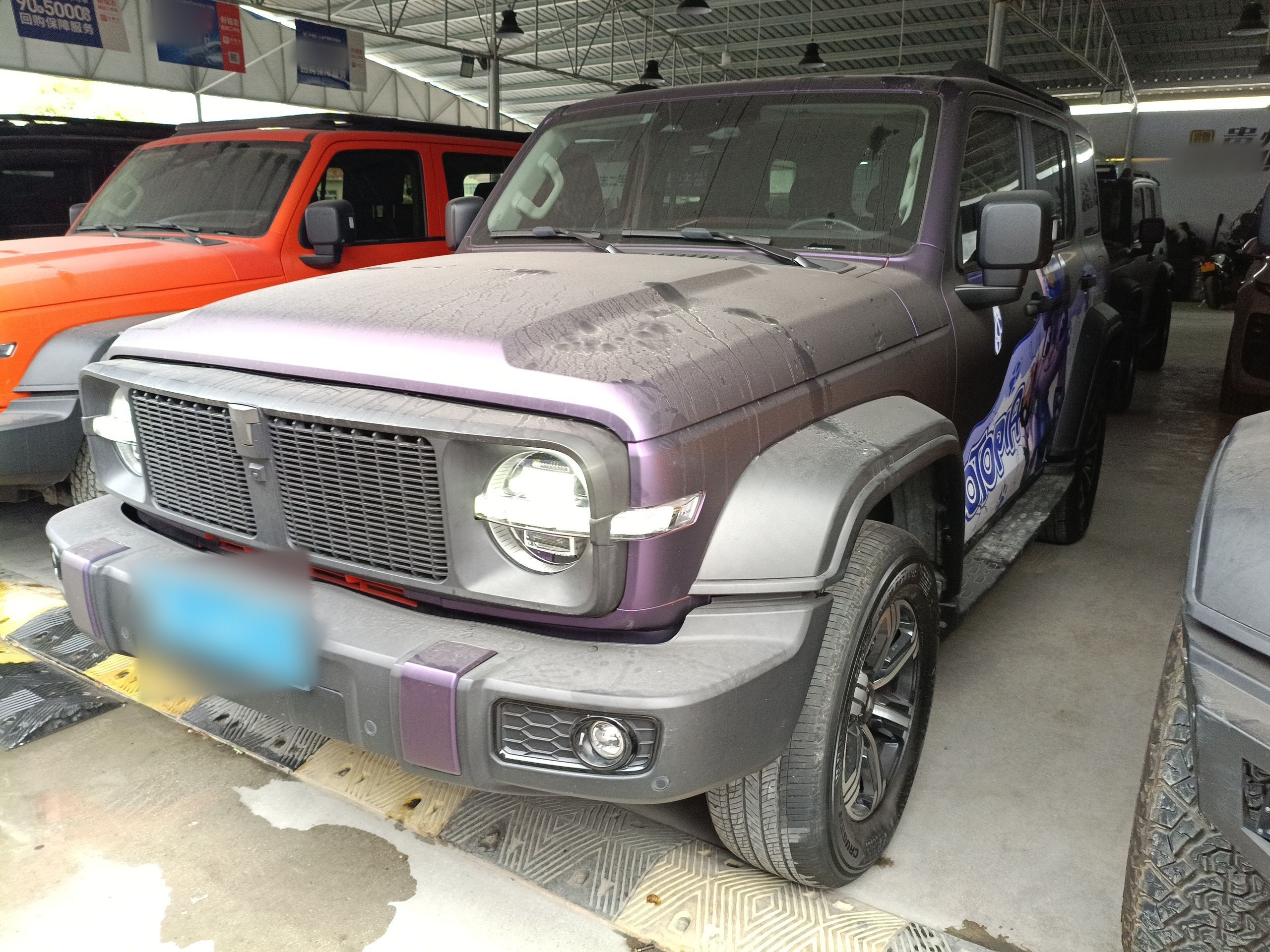 Под передней частью автомобиля