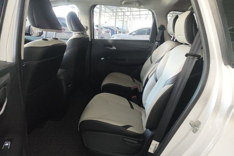 Used Baojun 730 2019 1.5T Manual Fashion Model 7-seater China VI