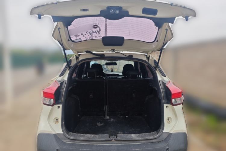 Used Nissan Kicks 2018 1.5L CVT Smart Connect Luxury Edition Trunk