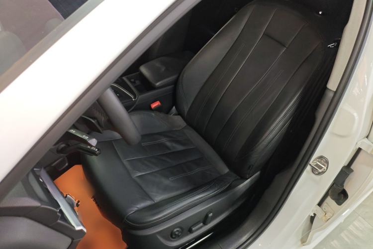 Used Audi A4L 2019 40 TFSI Fashion Edition China VI Emission Standard Left Front Seat