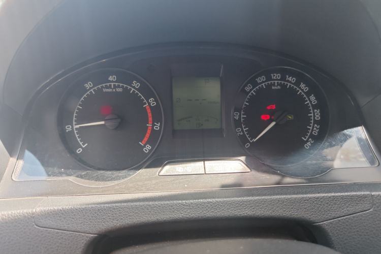 Used Skoda Rapid 2015 1.6L Automatic Smart Selection Model
