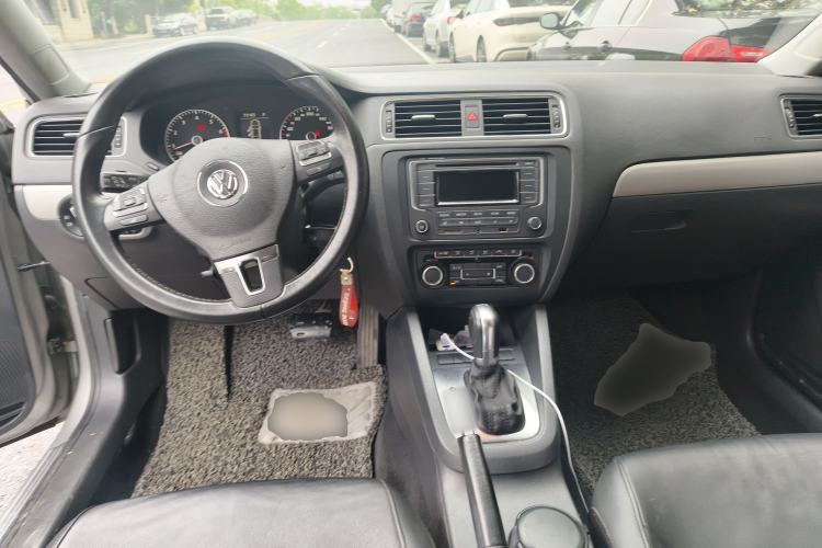 Used Volkswagen Sagitar 2014 1.4TSI Automatic Luxury Model Center Console