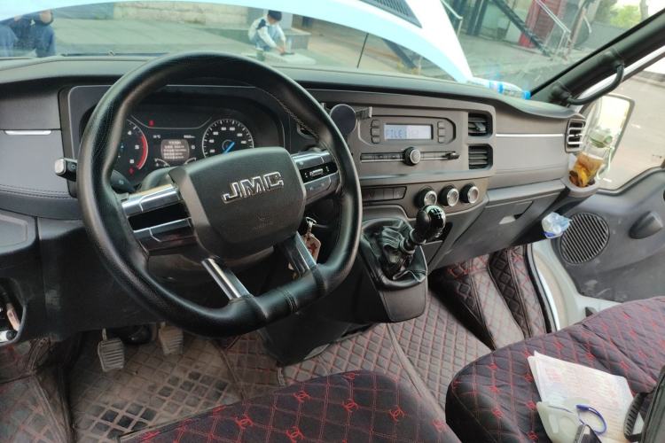 Used JMC Fushun 2023 2.0T Manual Short-Wheelbase Mid-Roof Commercial Van Transporter 2/3 Seats