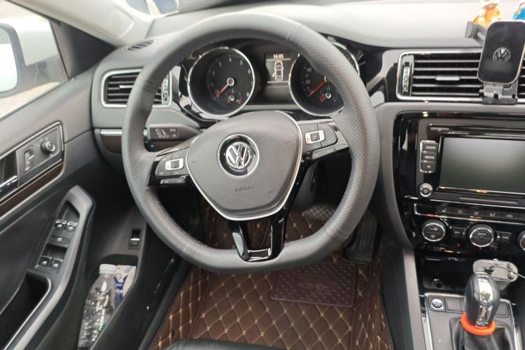 Used Volkswagen Sagitar 2015 230TSI Automatic Luxury Model
