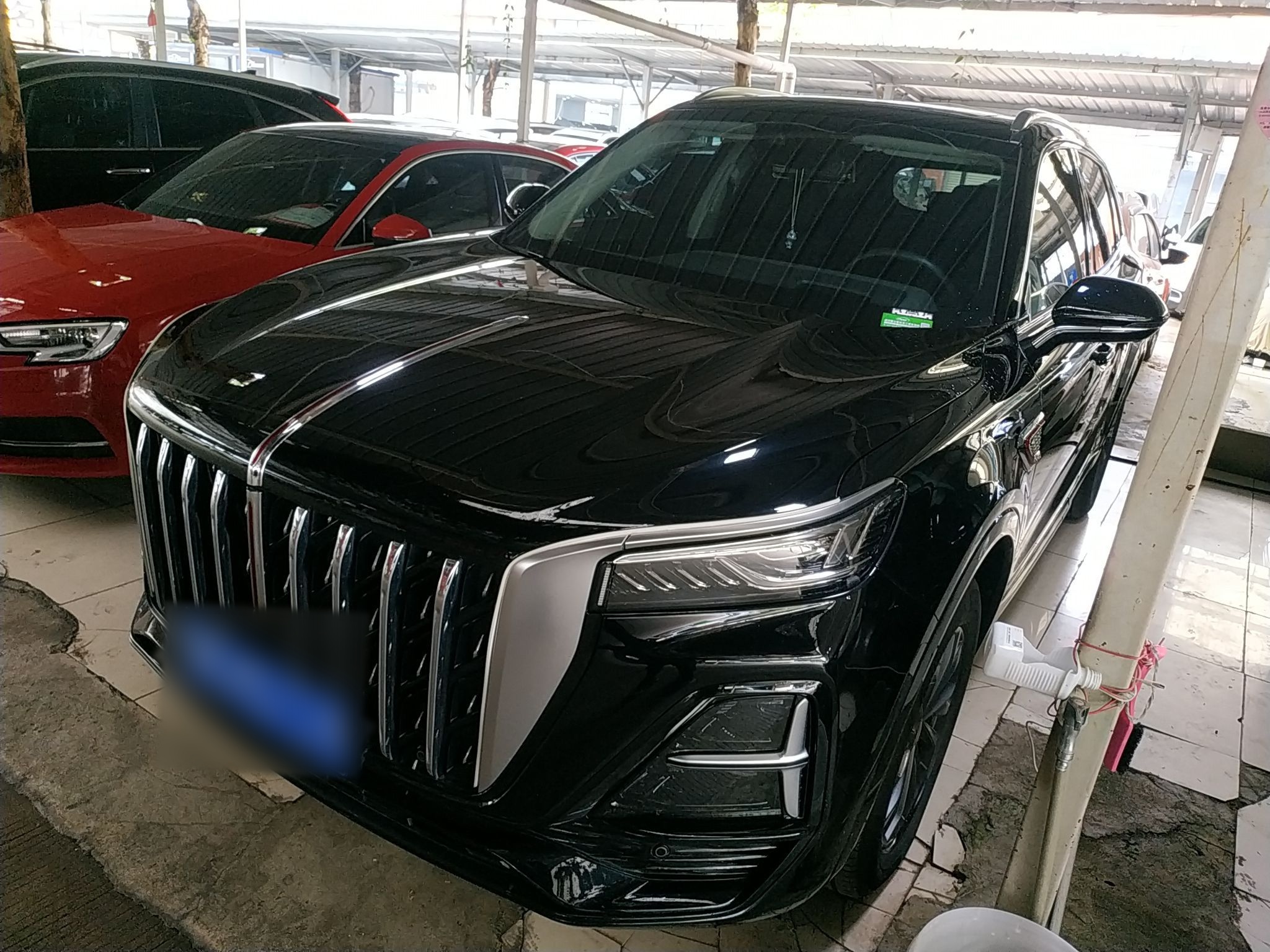 Под передней частью автомобиля