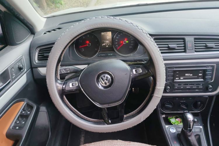 Used Volkswagen Cross Lavida 2017 1.6L Automatic Comfort Edition