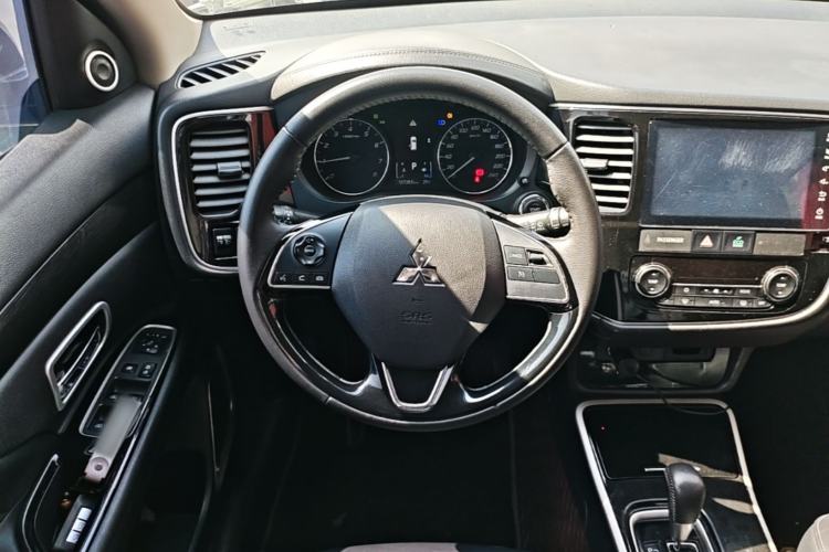Used Mitsubishi Outlander 2019 2.0L Two-Wheel Drive Comfort Edition 5 Seats China V Standard
