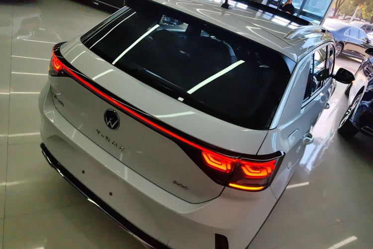 Used Volkswagen T-ROC 2025 Facelifted 300TSI DSG Two-Wheel-Drive Chen Guang Edition Rear Right 45 Deg