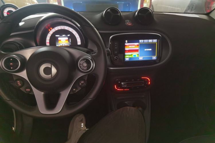 Used smart fortwo 2017 1.0L 52kW New Sound Special Edition China V Emission Standard