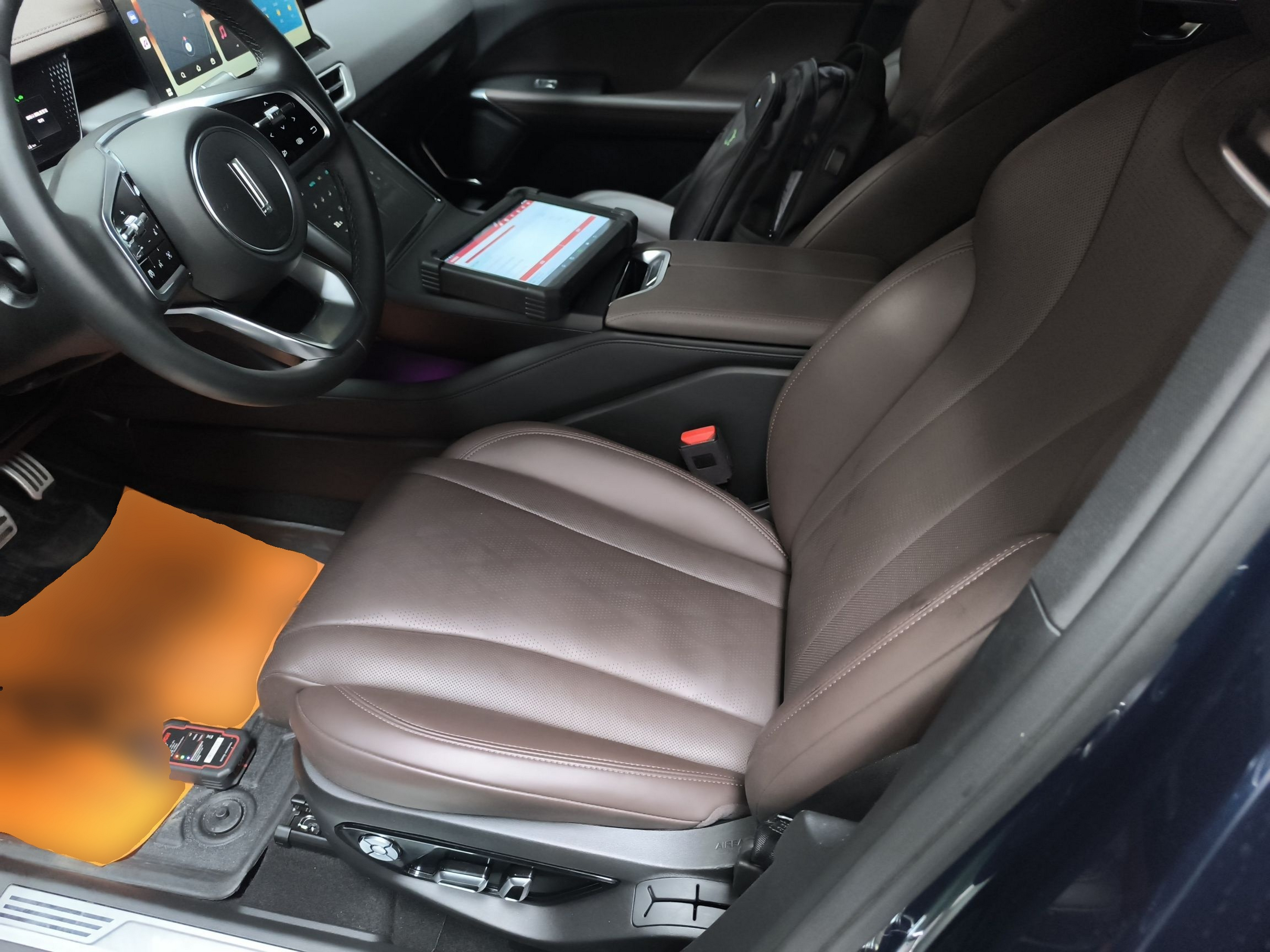 المقاعد الأمامية داخل السيارة