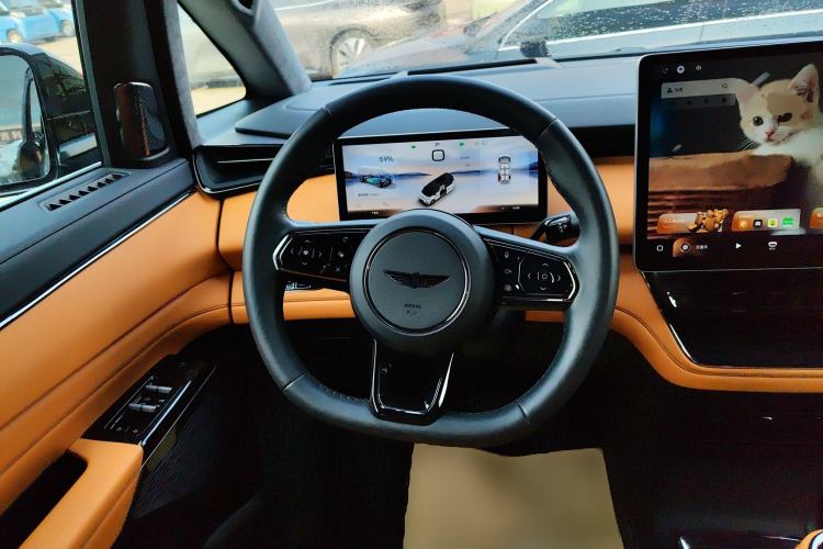 Used Geely Galaxy LEVC L380 2024 140-Degree 6-Seater All-Wheel-Drive Ultra