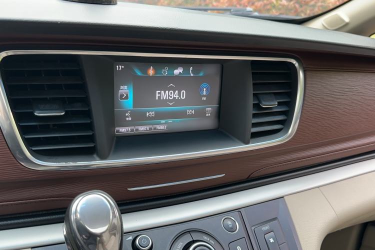 Used Buick GL8 2018 28T Luxury Model China VI Standard Audio And AC Panel