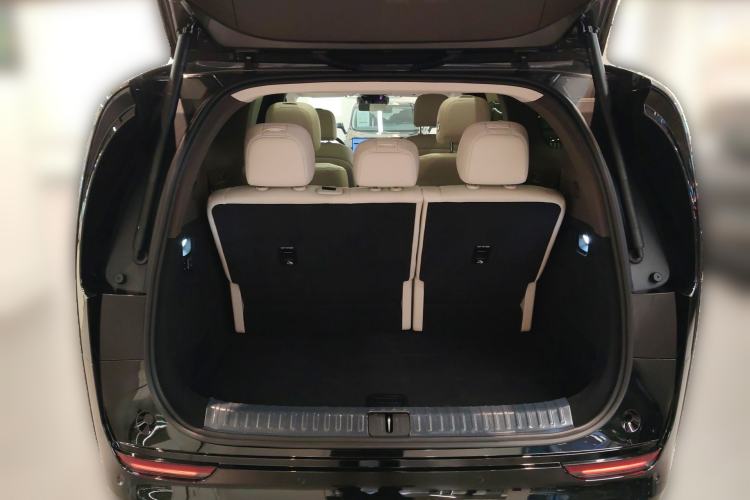 Used Li Auto MEGA 2024 Ultra Model Trunk