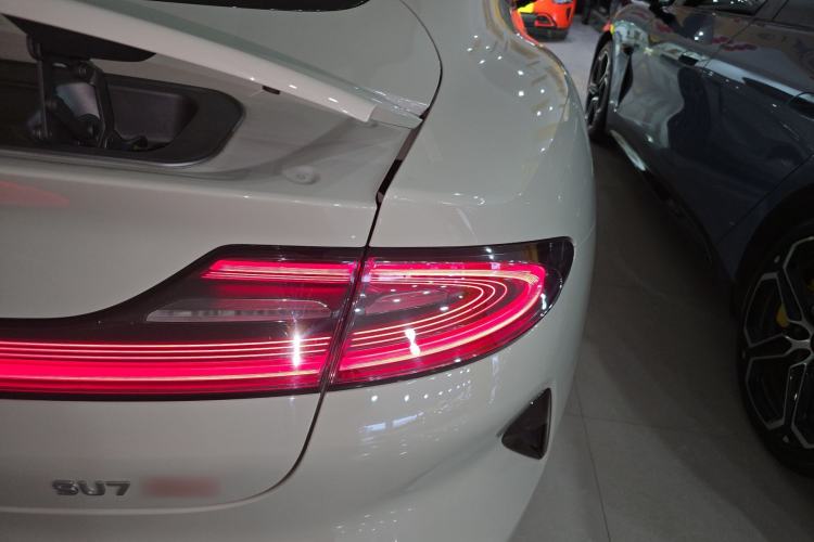 Used Xiaomi Auto SU7 2024 Four-Wheel Drive Ultra-Long Range Advanced Intelligent Driving Max Edition
