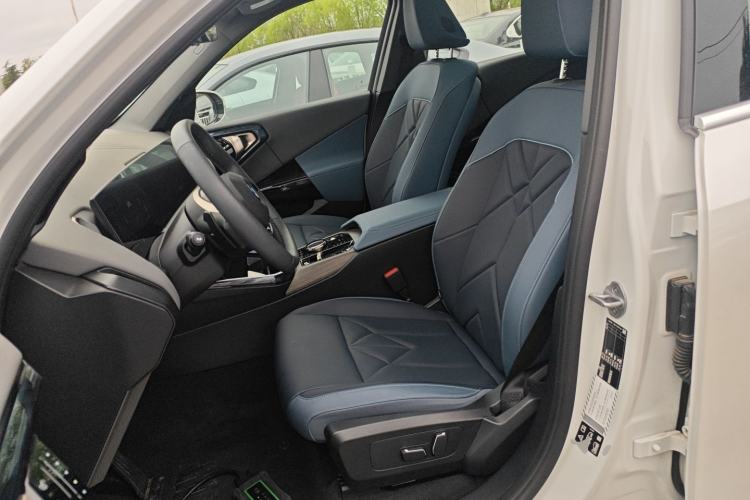 Used BMW X3 2025 xDrive25L Luxury Package Left Front Seat