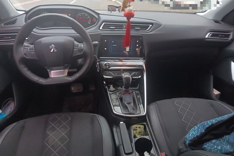 Used Peugeot 308 2016 1.6L Automatic Luxury Edition Center Console